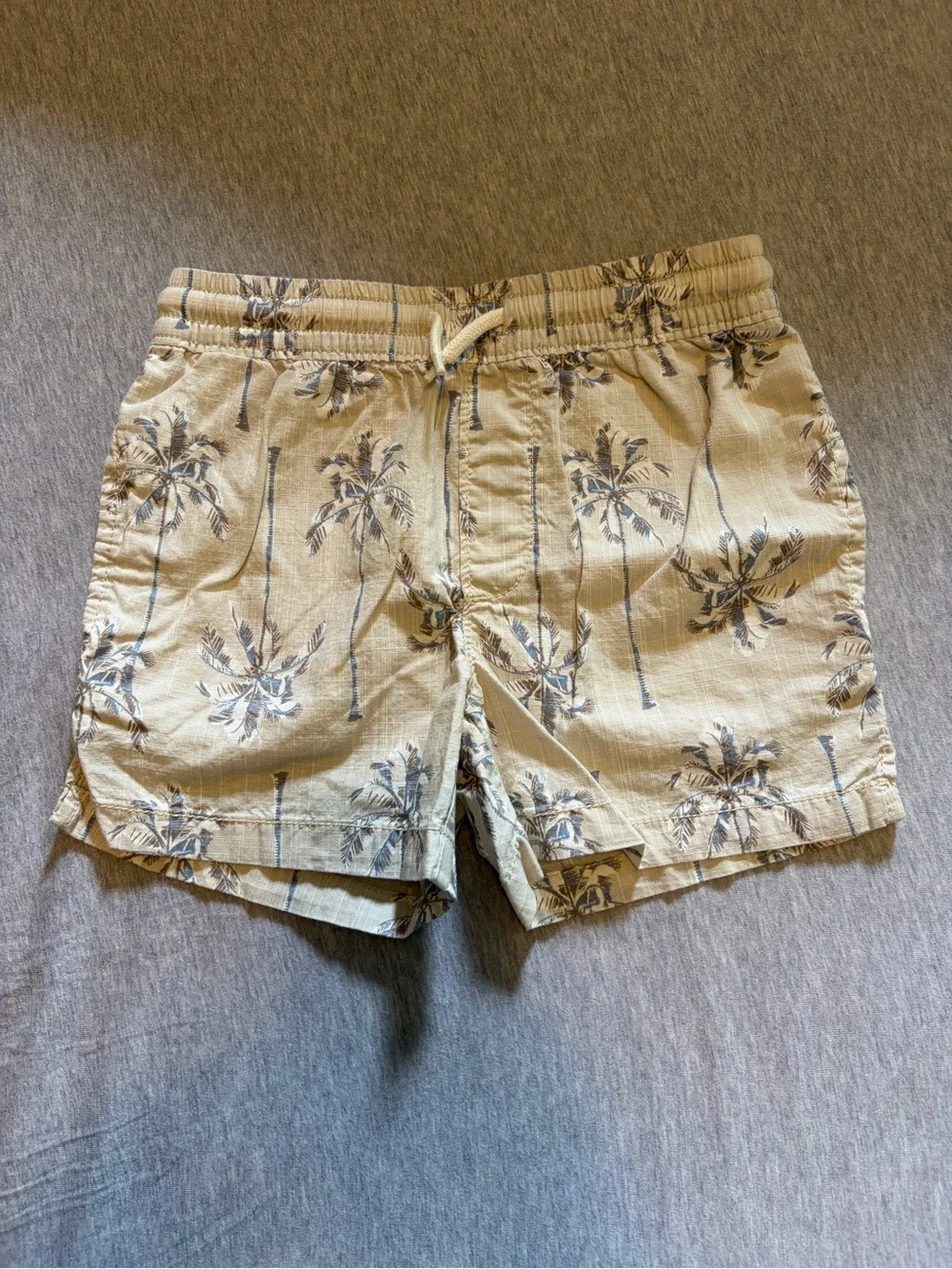 OshKosh B'gosh Boys 5/6 Matching Set Beige Palm Print Button Up Shirt and Shorts